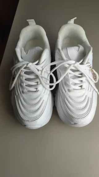 Zapatillas blancas chica