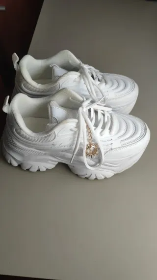 Zapatillas blancas chica