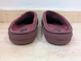 Crocs granates con borreguillo T.38,5