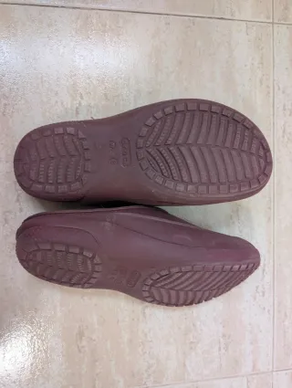 Crocs granates con borreguillo T.38,5