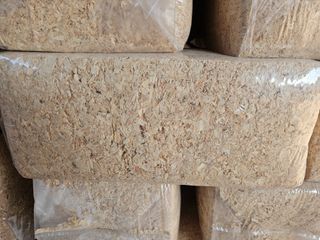 Balas de viruta para pollos