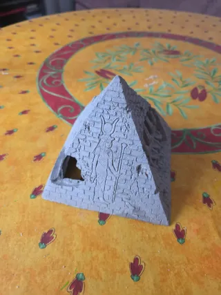 Pirámide Acuario Decoración