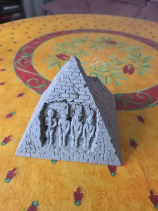 Pirámide Acuario Decoración