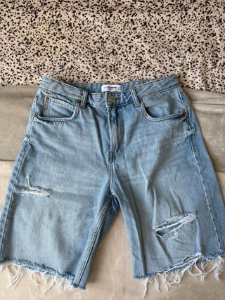 Bermudas jean con detalles rotos