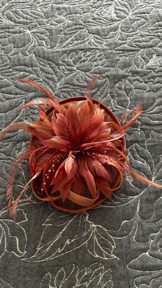 Tocado de plumas rosa palo