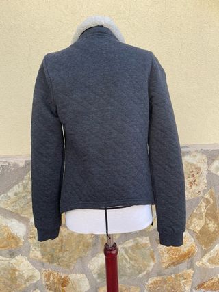 Chaqueta azul marino con pelo