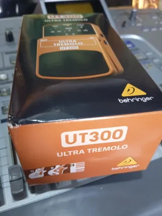 Behringer UT300 Ultra Tremolo Pedal