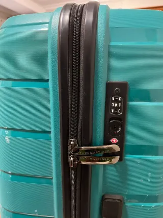 Maleta azul de Paco Martínez