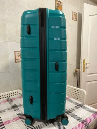 Maleta azul de Paco Martínez