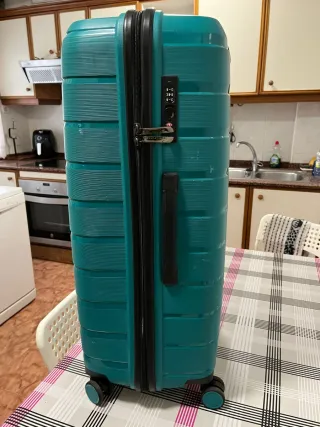 Maleta azul de Paco Martínez