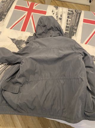 Parka grigio scuro con cappuccio