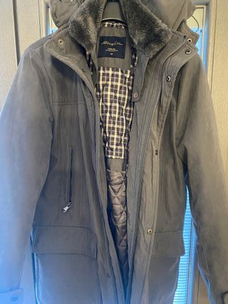 Parka grigio scuro con cappuccio