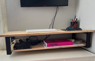 Mesa flotante madera y metal