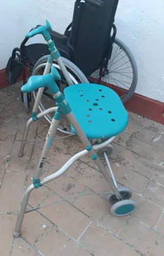 Andador adulto con asiento