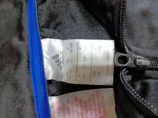 Chaqueta deportiva Adidas azul y negra