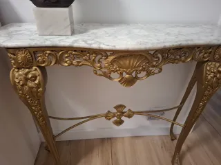 Recibidor clásico bronce con tablero de mármol