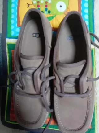 Botas UGG marrones con cordones