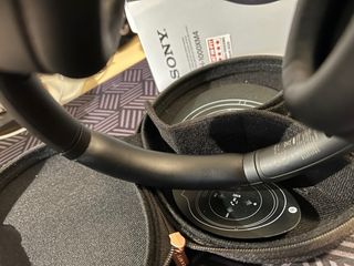 Vendo Sony WH1000XM4 en color negro como nuevo