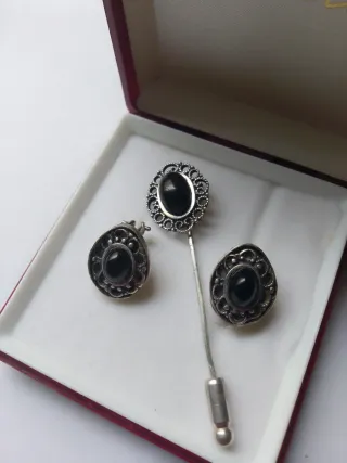 Pendientes y Alfiler de plata y azabache antiguos
