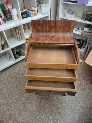 Mueble antiguo de madera