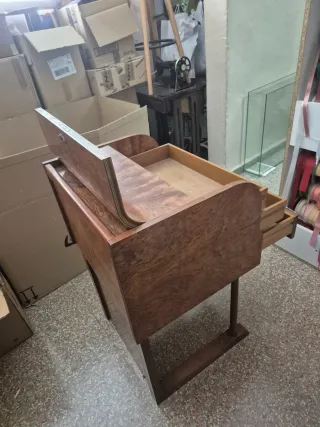 Mueble antiguo de madera