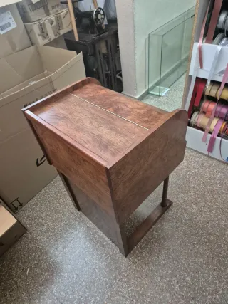 Mueble antiguo de madera