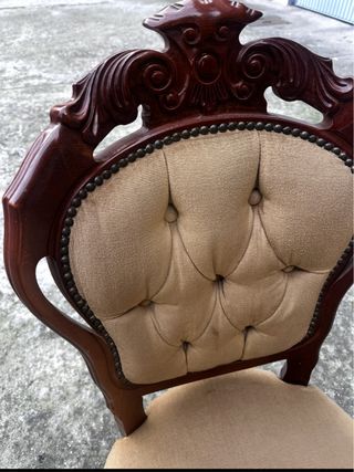 Sillas antiguas madera y tela beige