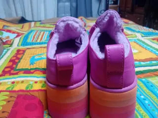 Zapatos UGG plataforma rosa talla 38