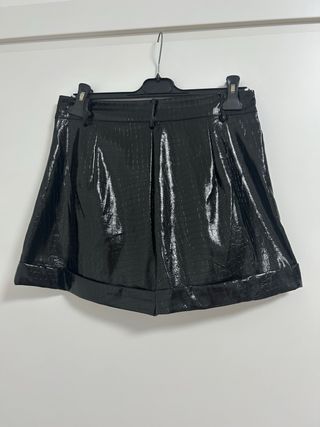 Pantaloncini vernice effetto coccodrillo