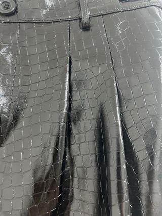 Pantaloncini vernice effetto coccodrillo