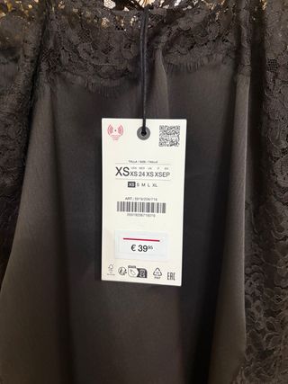 Top satén con encaje negro