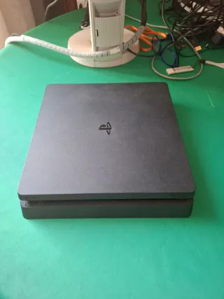 PS4 Slim + 2 joystick (PlayStation 4)