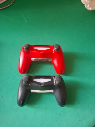 PS4 Slim + 2 joystick (PlayStation 4)