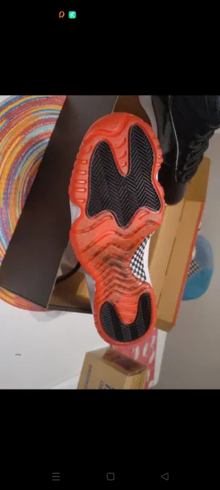 Zapatillas modernas Negras Rojas