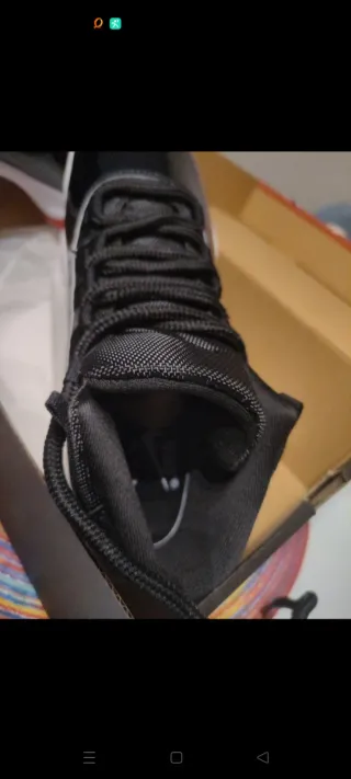 Zapatillas modernas Negras Rojas