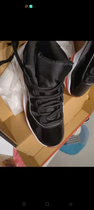 Zapatillas modernas Negras Rojas