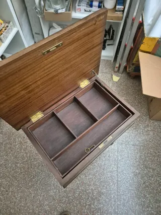 Costurero antiguo de madera