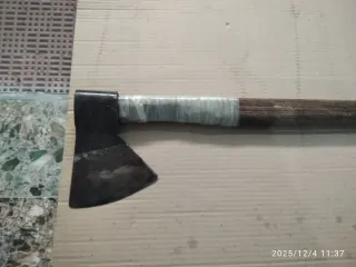 Hacha antigua de forja