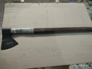 Hacha antigua de forja