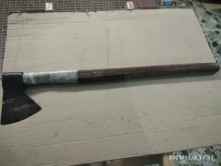 Hacha antigua de forja