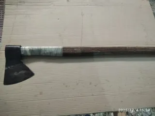 Hacha antigua de forja