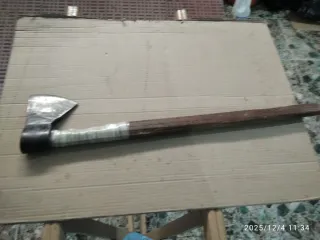 Hacha antigua de forja