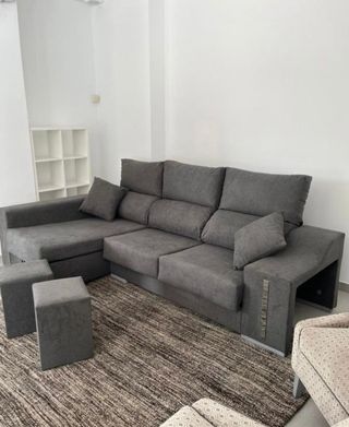 Sofá Chaise Longue + arcon y  2 Puffs NUEVO!!!!!