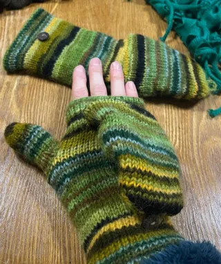 Manoplas de lana multicolor con bufanda