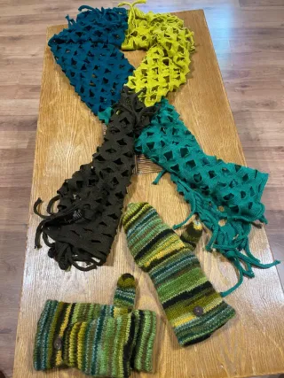 Manoplas de lana multicolor con bufanda