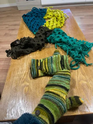 Manoplas de lana multicolor con bufanda