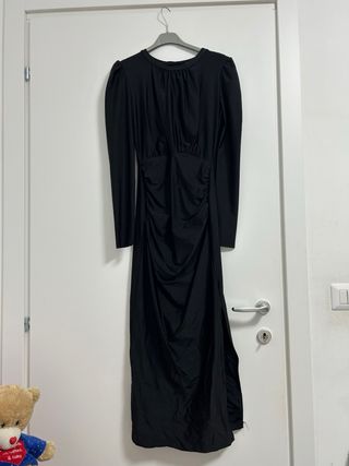 Vestito nero lungo, indossato una volta,ottime con