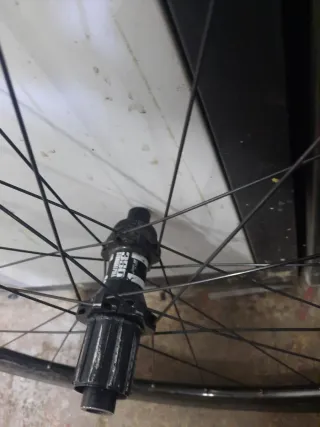 Rueda trasera carbono carretera