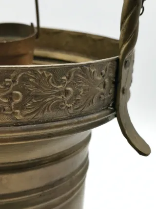 Bonito pozo antiguo de bronce. 39 cm.