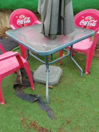 Mesa de jardín (opción sillas si interesa)